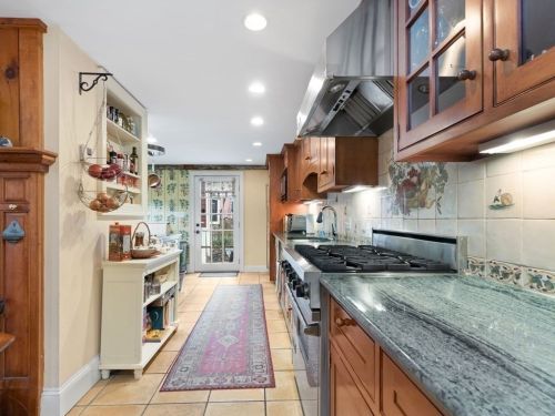 818 Centre St, Boston MA  02130-1530 exterior