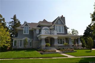 532 Lakeside Dr, Bham MI  48009-1382 exterior