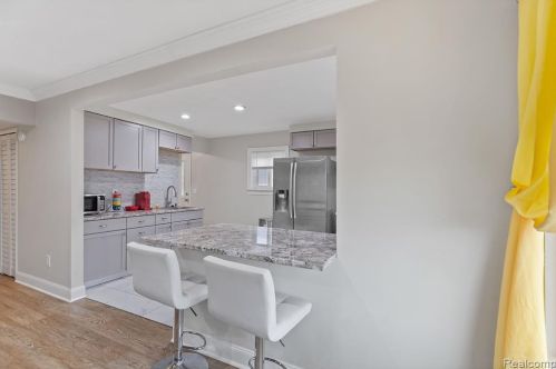 4191 Monroe St, Dearborn Heights MI  48125-2516 exterior