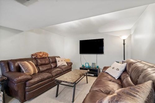 389 Holiday Park Dr, Pittsburgh PA 15239-2364 exterior