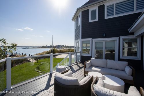 670 Little Silver Point Rd, Little Silver NJ  07739-1737 exterior