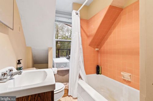 120 Walnut Ave, Ardmore, PA 19003-2119