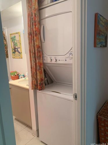 469 Ena Rd, Honolulu HI  96815-1749 exterior