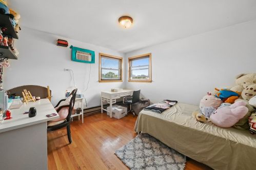 6724 63rd St, Chicago IL 60638-4004 exterior