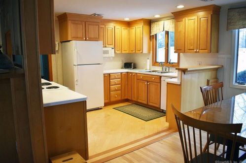 7 Orbit Dr, Enfield CT 06082-5528 exterior