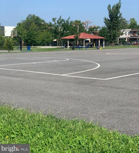 700 Columbia Rd, Washington DC 20009-3634 exterior