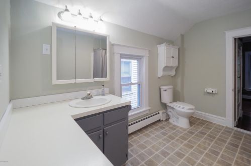 1820 Oakland Dr, Kalamazoo MI 49008-1805 exterior