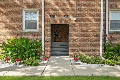 910 Roosevelt Rd, Broadview IL 60155-3255 exterior