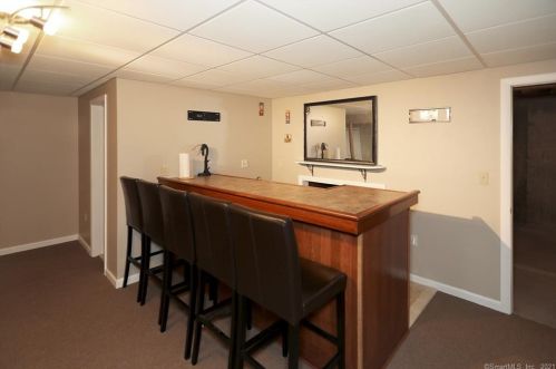 60 Berrios Hl Rd, Windsor CT 06095-1000 exterior