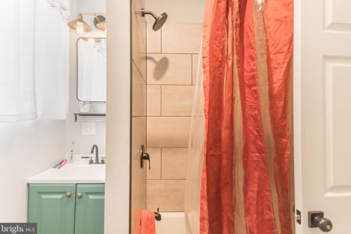 5215 Cedar Ave, Philadelphia PA 19143-1524 exterior