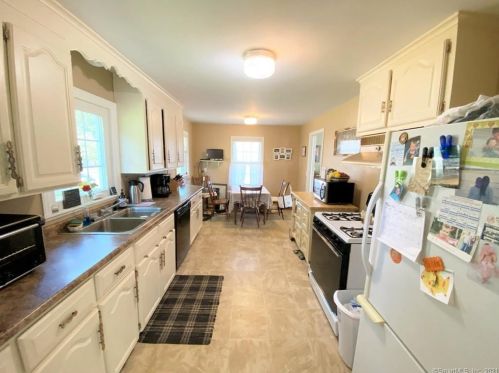 98 Center St, Windsor Locks, CT 06096-2708