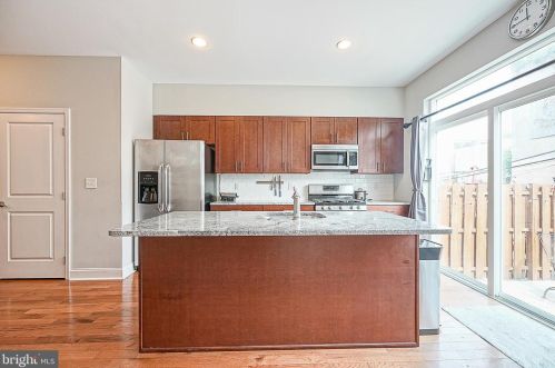 1717 Manton St, Philadelphia PA  19146-3017 exterior