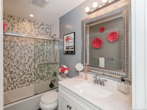 480 Commack Rd, Commack NY  11725-5011 exterior