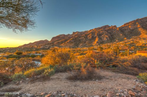 6541 Swan Rd, Tucson AZ  85718-1602 exterior