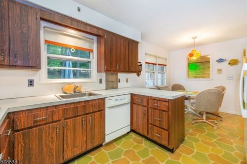 96 Rockledge Dr, Livingston NJ  07039-1121 exterior