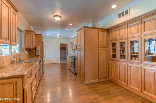 201 Irving Ave, Tucson AZ 85711-6239 exterior