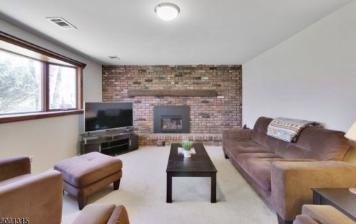 28 Janet Ln, Berkeley Heights NJ 07922-2417 exterior