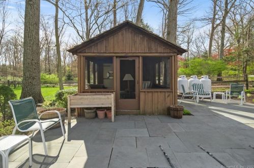 3 Huckleberry Hl Rd, Wilton CT 06897-2802 exterior