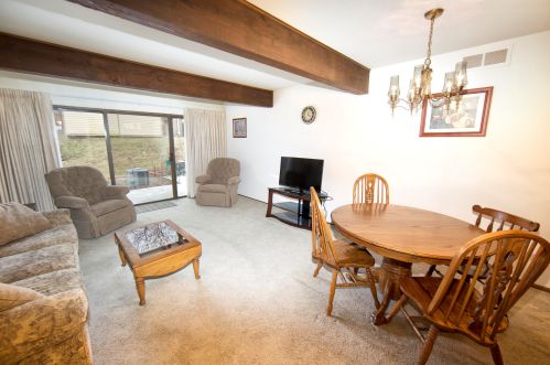 5660 27th St, Milwaukee, WI 53221-4108