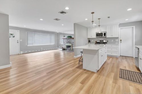 256 Silver Hl Rd, Derby CT 06418-1036 exterior