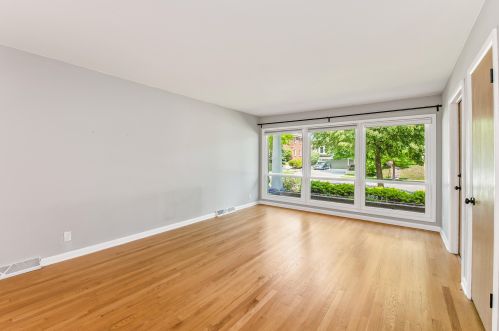 3605 Murray Ave, Milwaukee, WI 53211-2527