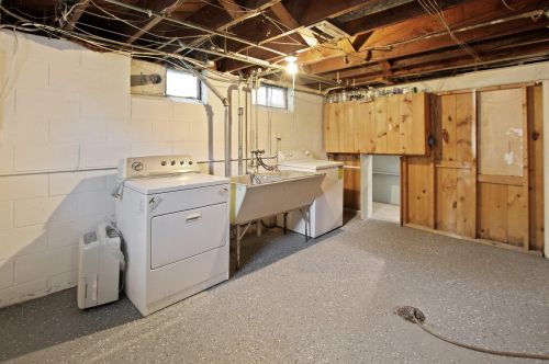 3628 61, Milwaukee WI 53216-2704 exterior