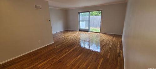 1030 Franklin Ave, Valley Stream NY 11580-4529 exterior