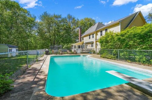 15 Longview Dr, Concord NH  03304-4809 exterior