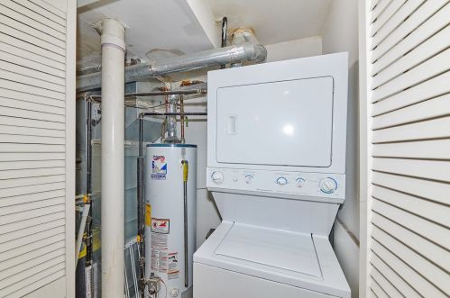 3851 Ainslie St, Chicago IL  60625-1081 exterior