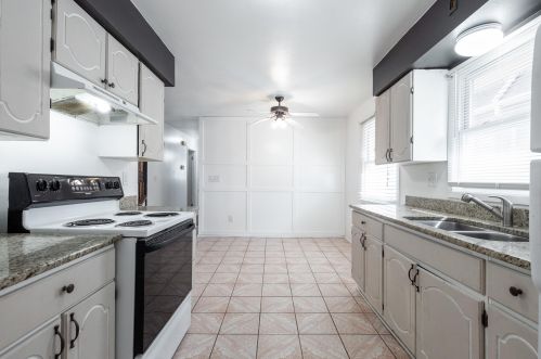 2912 53rd St, Milwaukee, WI 53210-1615