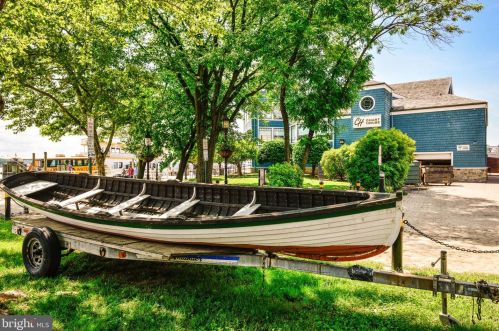 720 Bracey Ln, Alexandria VA  22314-6245 exterior