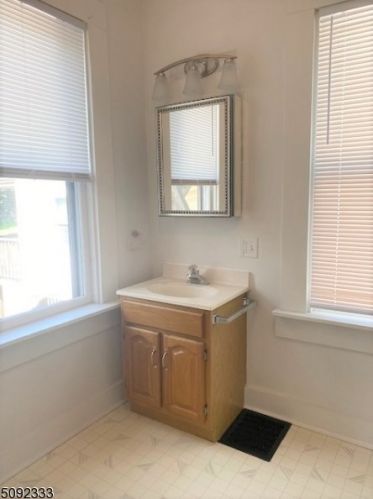 208 Main St, Hackettstown NJ 07840-2039 exterior