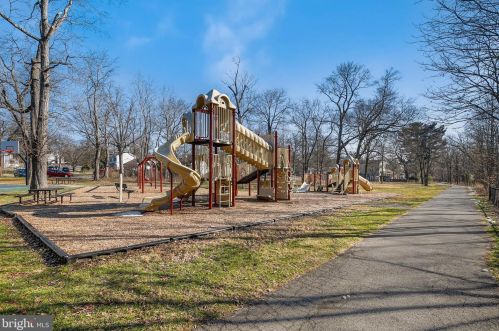 1805 Crawford Dr, Rockville MD 20851-1711 exterior