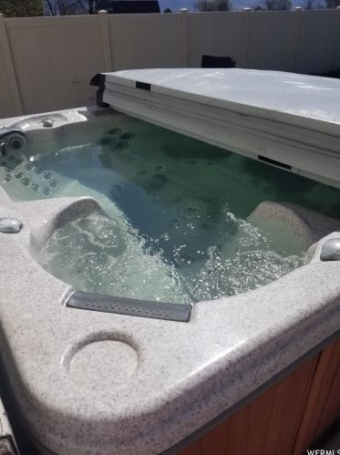 1451 Countrywood Ln, Taylorsville UT 84088-6530 exterior