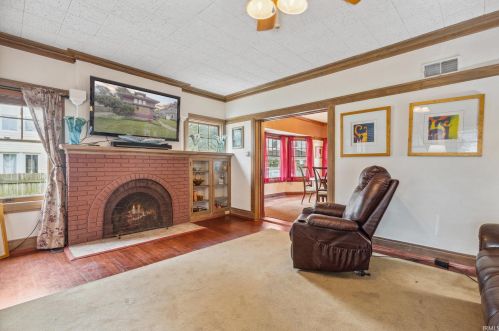 925 Lincolnway, Mishawaka IN 46544-3918 exterior