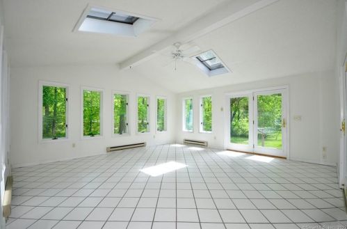 51 Lincoln Way, Windsor CT 06095-3545 exterior