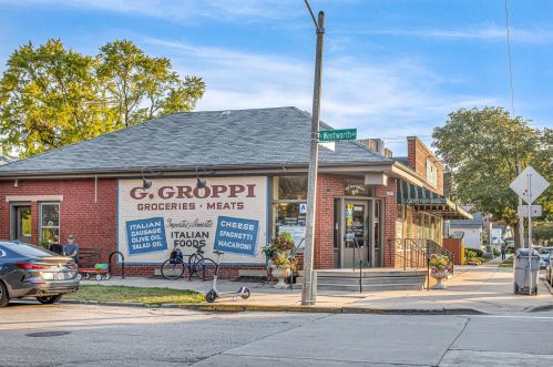 1411 Potter Ave, Milwaukee WI 53207-2115 exterior