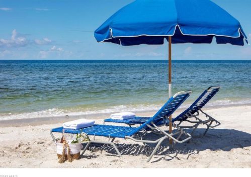 700 Tamarind Ct, Naples FL 34119 exterior