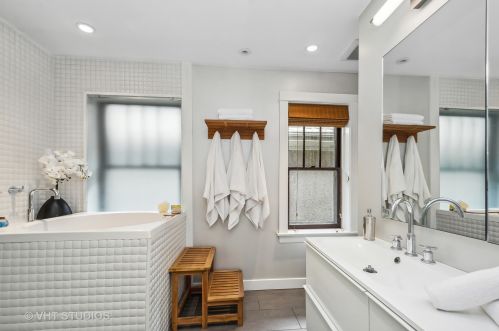 1457 Norwood St, Chicago IL 60660-2404 exterior