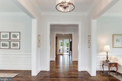 6514 Fairlawn Dr, Mc Lean, VA 22101-5235