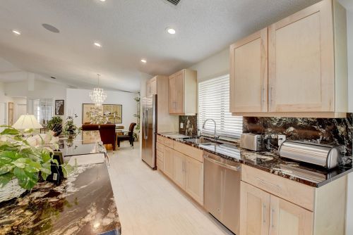 6172 Bay Is Dr, Boynton Beach FL exterior