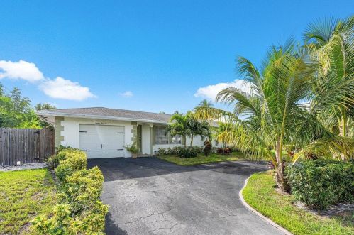 2500 2nd Ave, Boca Raton FL  33431-7557 exterior