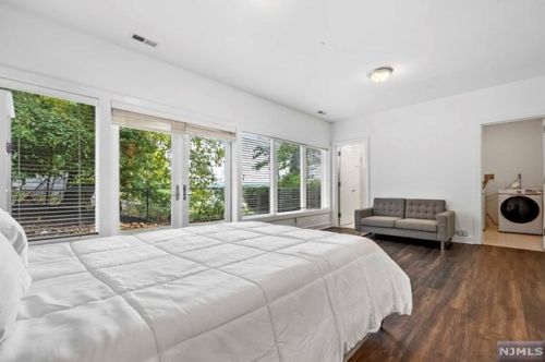 9 Vela Way, Edgewater NJ 07020-1564 exterior