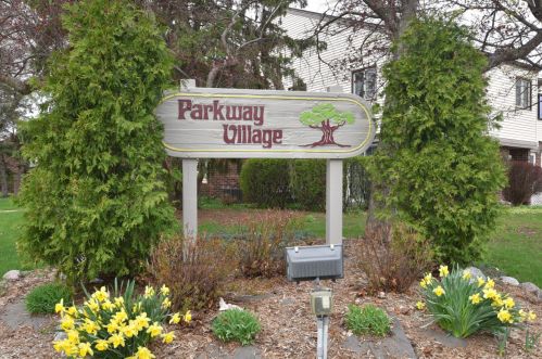 9237 Green View Ct, Milwaukee, WI 53224-2973