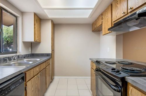 3911 Oak Limb Ct, Tampa, FL 33614-2681