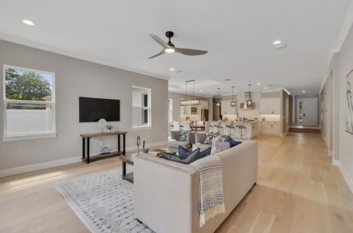 828 Nottingham St, Orlando, FL 32803-1020