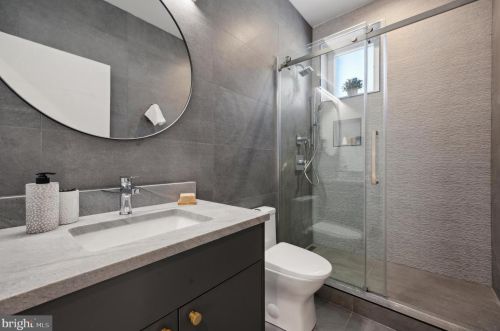 2037 Locust St, Philadelphia PA  19103-5613 exterior