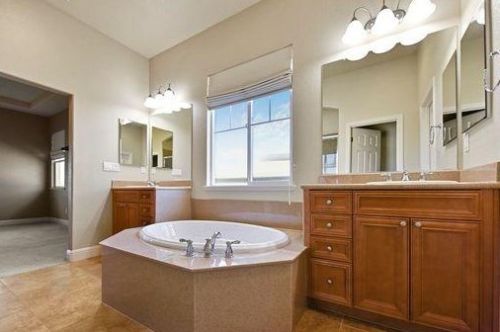 2110 Fenceline Dr, Folsom CA exterior