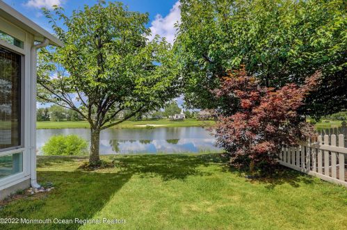 2 Arcadia Dr, Lakehurst NJ 08759-6160 exterior