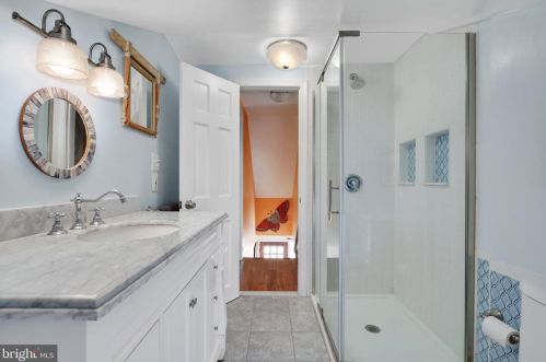 813 Crothers Ln, Rockville MD 20852-1104 exterior